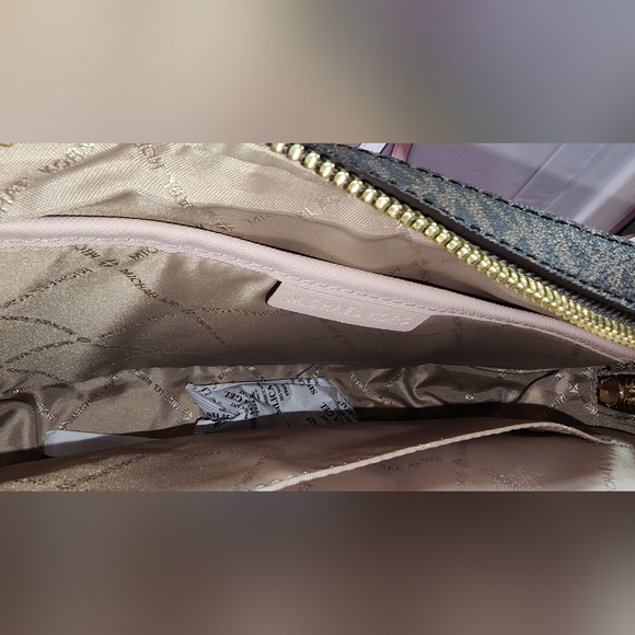 Michael Kors Jet Set Large Logo Crossbody Bag - Picture 6 of 7